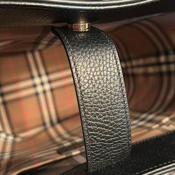 Authentic  Burberry Leather Black Shoulder Bucket Bag - Picture 9 of 15